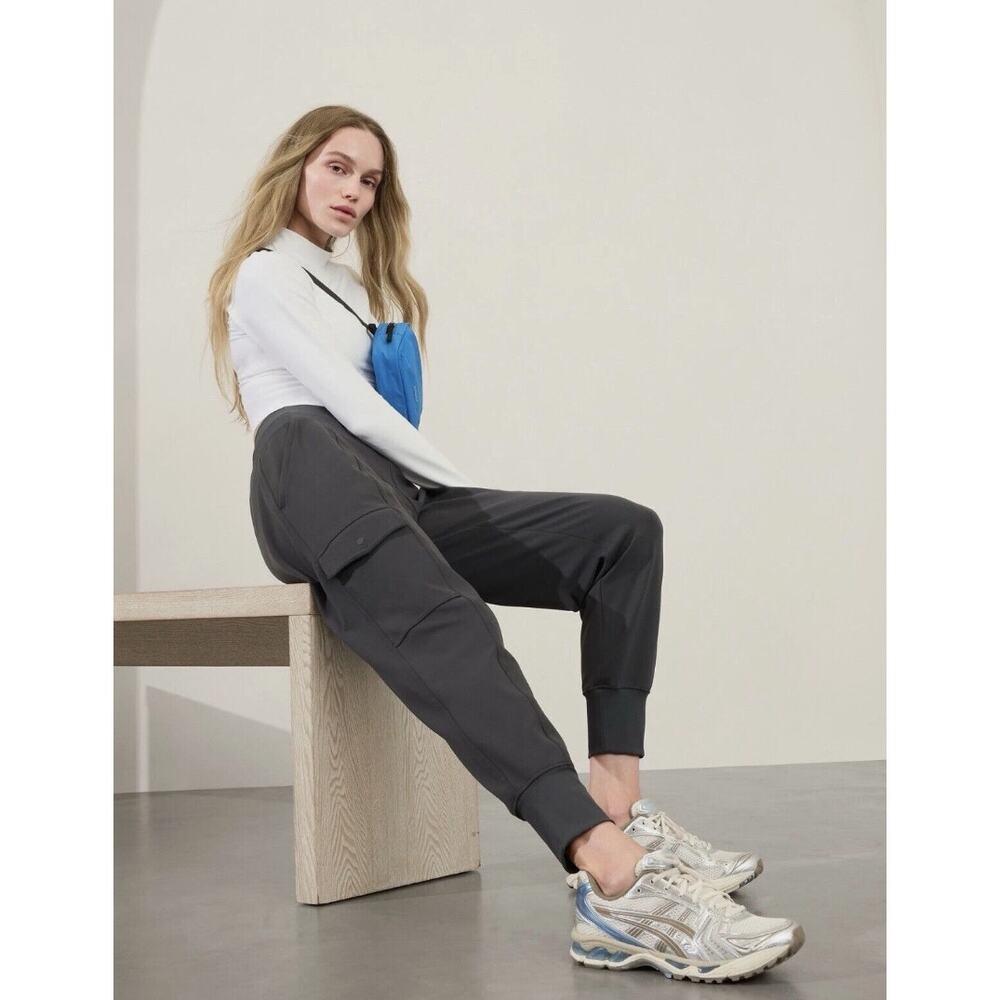 Athleta Venice High Rise Cargo Jogger in Black Size Large Tall